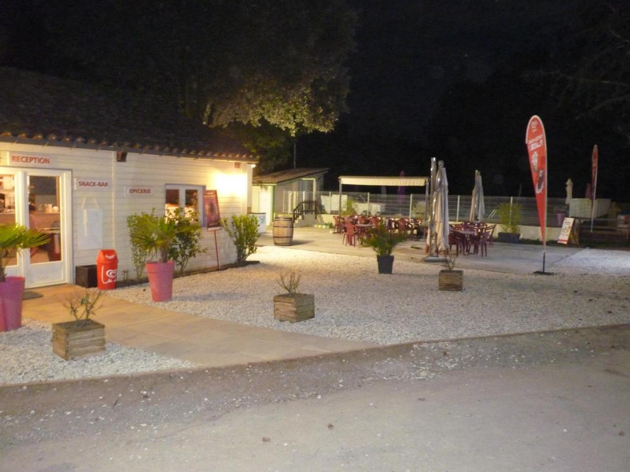 Camping De Graniers Hotel Monoblet Exterior photo