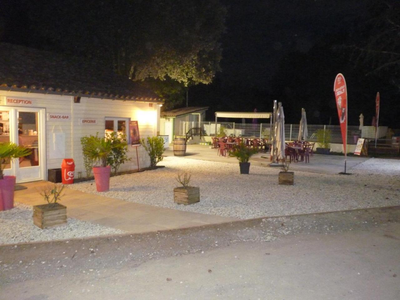 Camping De Graniers Monoblet Exterior photo